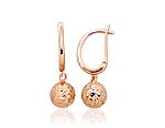 Gold earrings with 